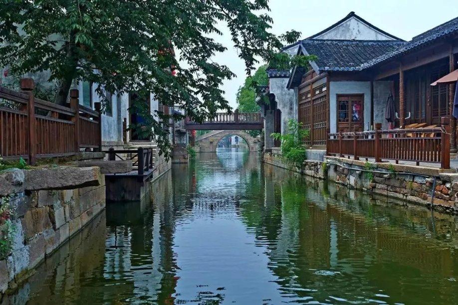 解惑交流,为什么感觉大多数高速公路上没有路灯?是因为成本太高了吗?,快来提问吧!
